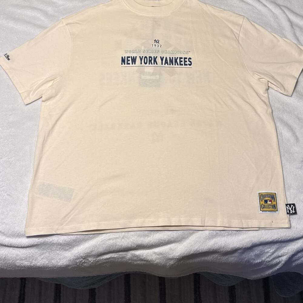 Mitchell & Ness MLB New York Yankees women’s t-shirt cream color size L